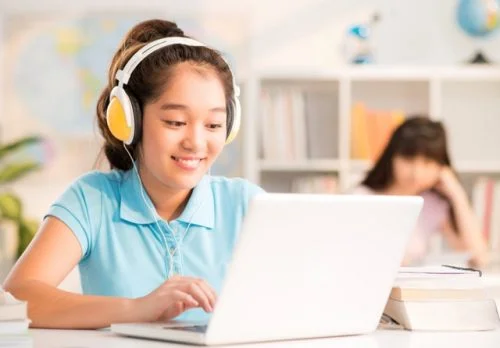 Học tốt tiếng Anh lớp 8 với khoá học YOLA JUNIOR