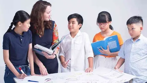 YOLA Junior giúp học sinh phát triển toàn diện 4 kỹ năng: Nghe chủ động - Nói tự tin - Đọc tư duy - Viết sáng tạo